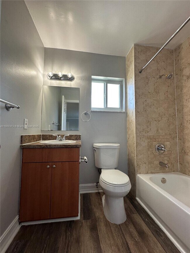 Building Photo - 1400 NE 56th St