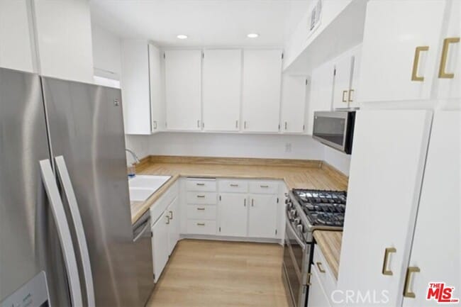 Building Photo - 10566 Sunland Blvd