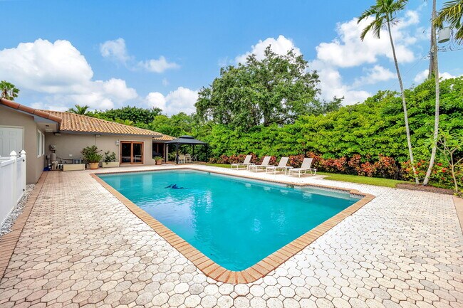 Building Photo - 9980 SW 83rd Ave