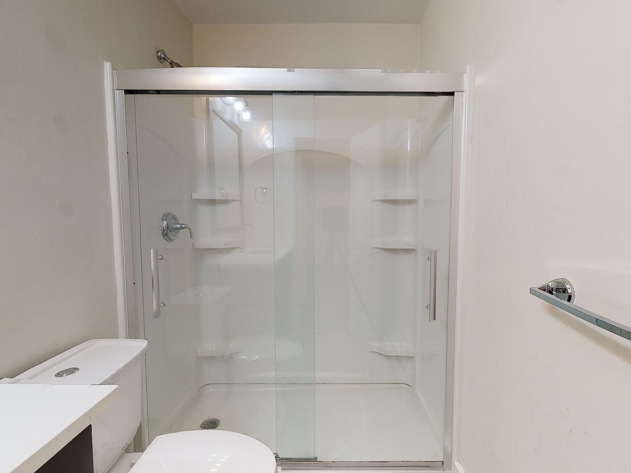 Building Photo - 839 Parker St