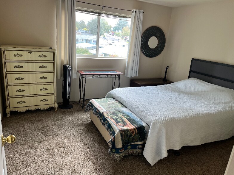 Building Photo - 2030 Brookhurst St