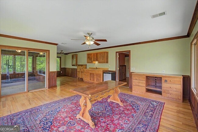 Building Photo - 269 W Hermitage Rd NE