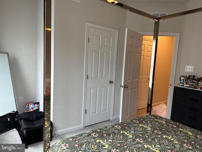 Building Photo - 7118 Rowlock Aly