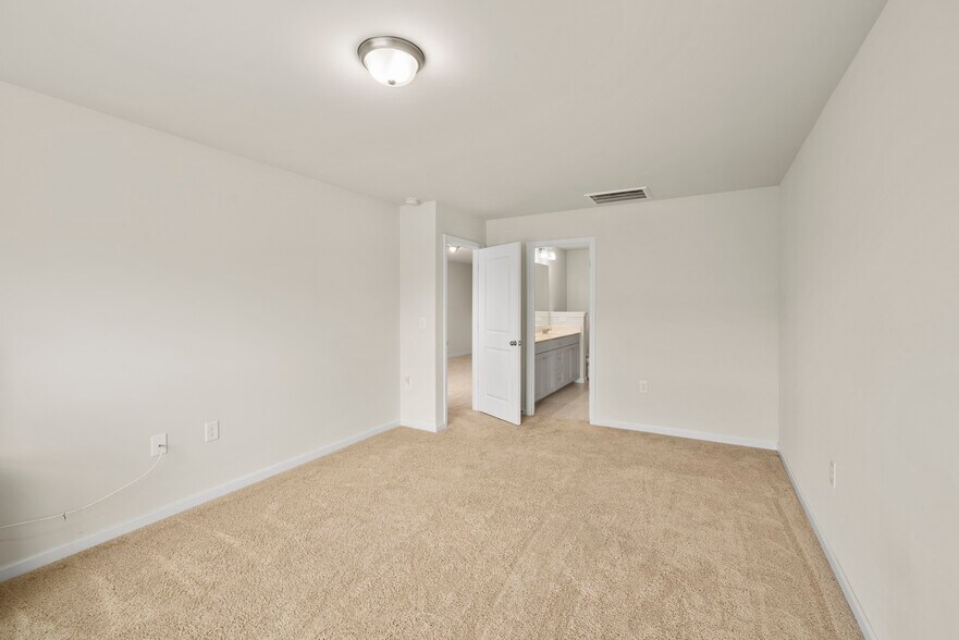 Master Bedroom - 940 Robbie Jackson Ln