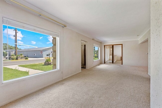 Building Photo - 4 BED 2.5 BATH HOME IN REXBURG