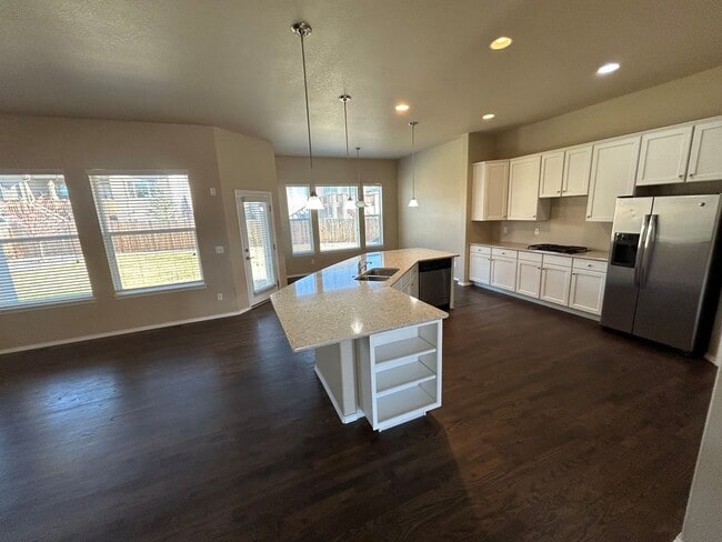 Building Photo - Absolutely Gorgeous 5-Bed 4-Bath with 3-car Garage Home!