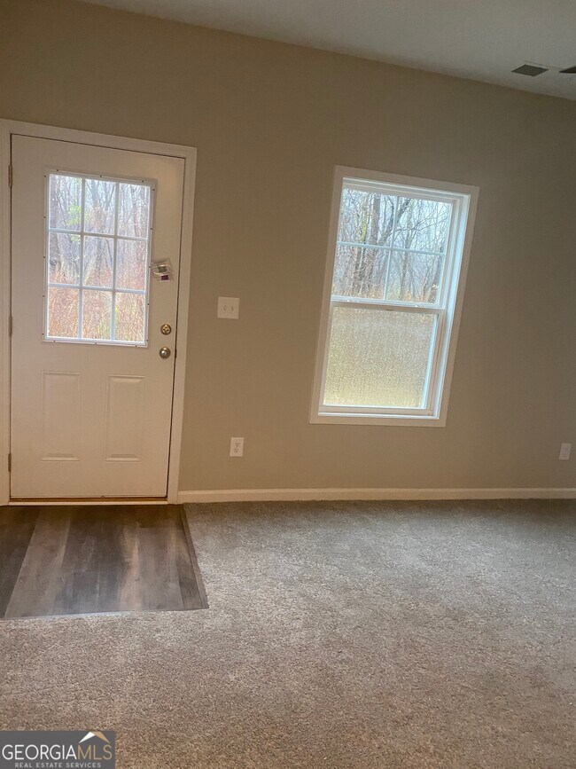 Building Photo - 535 Maggie Ln