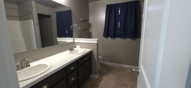 Building Photo - Great Location in Meridian