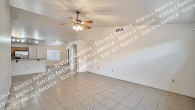 Building Photo - 2252 W Silver River Way
