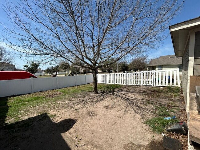 Building Photo - 18520 Mammoth Cave Blvd