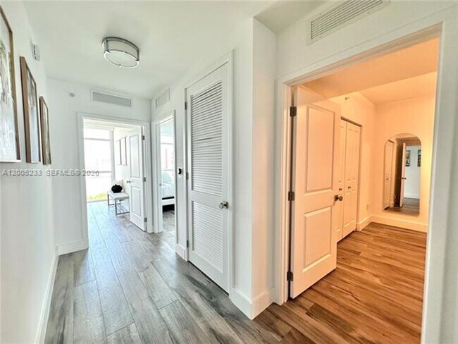 Building Photo - 400 Sunny Isles Blvd