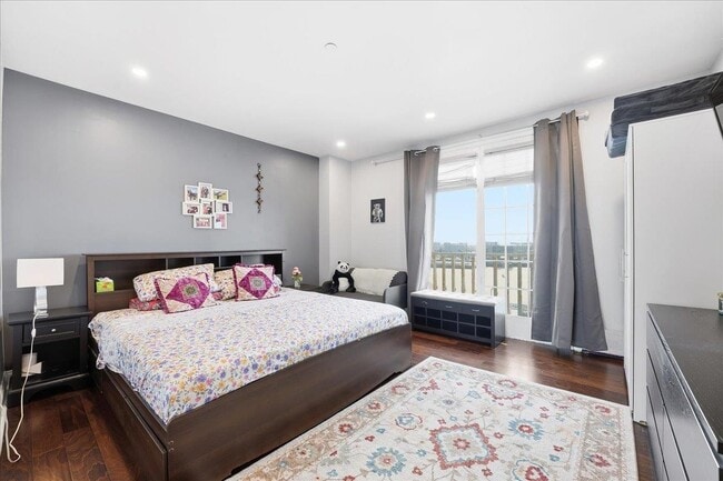 Building Photo - 100 Shearwater Ct E