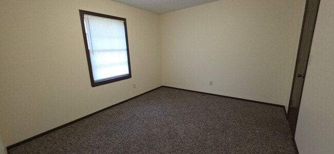 Building Photo - 3 Bedroom 2 Bath with Garage! South by Bat...