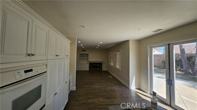 Building Photo - 2566 Pearblossom St