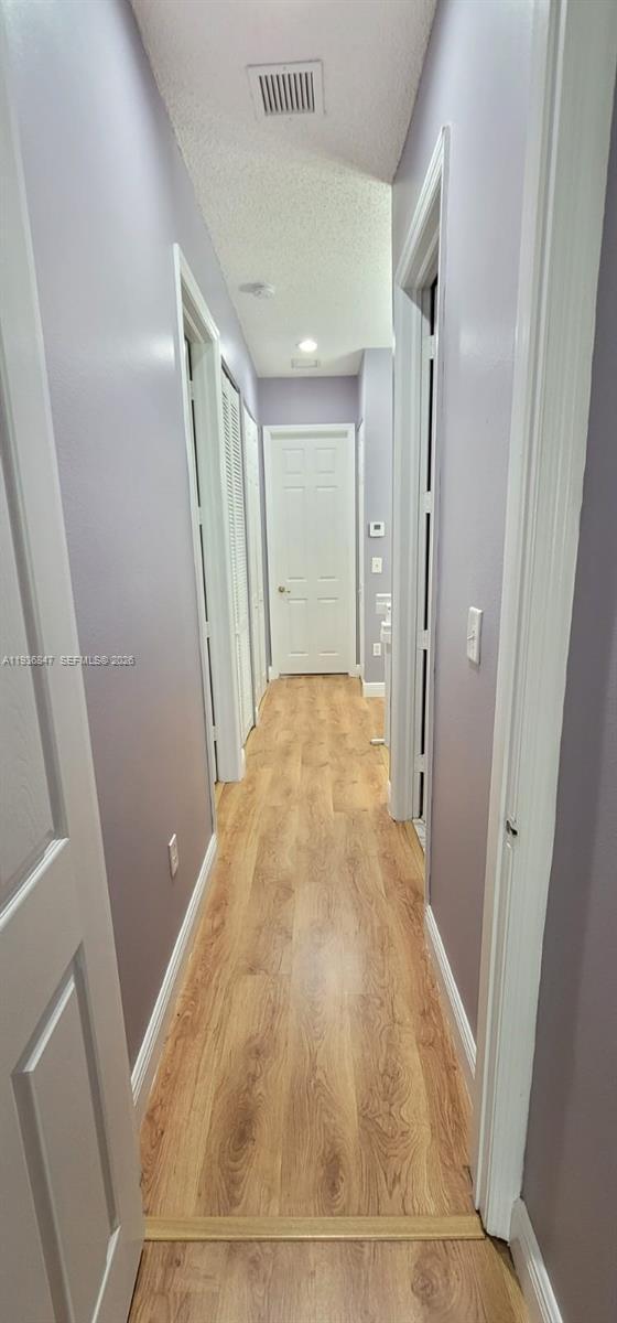 Building Photo - 1005 NE 42nd Pl