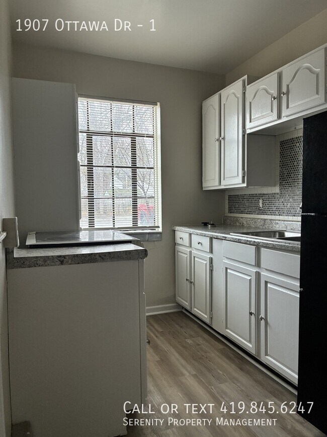 Building Photo - 1907 Ottawa Dr