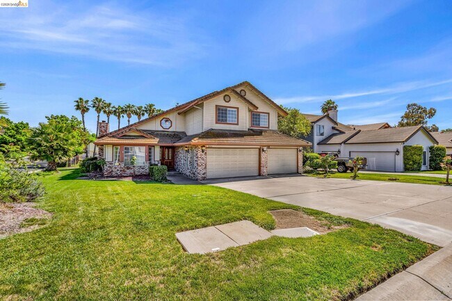 Building Photo - 5650 Edgeview Dr