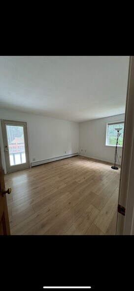 Building Photo - 76 Groton Rd