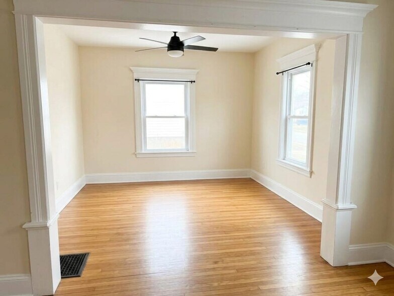 Building Photo - 901 W Main St