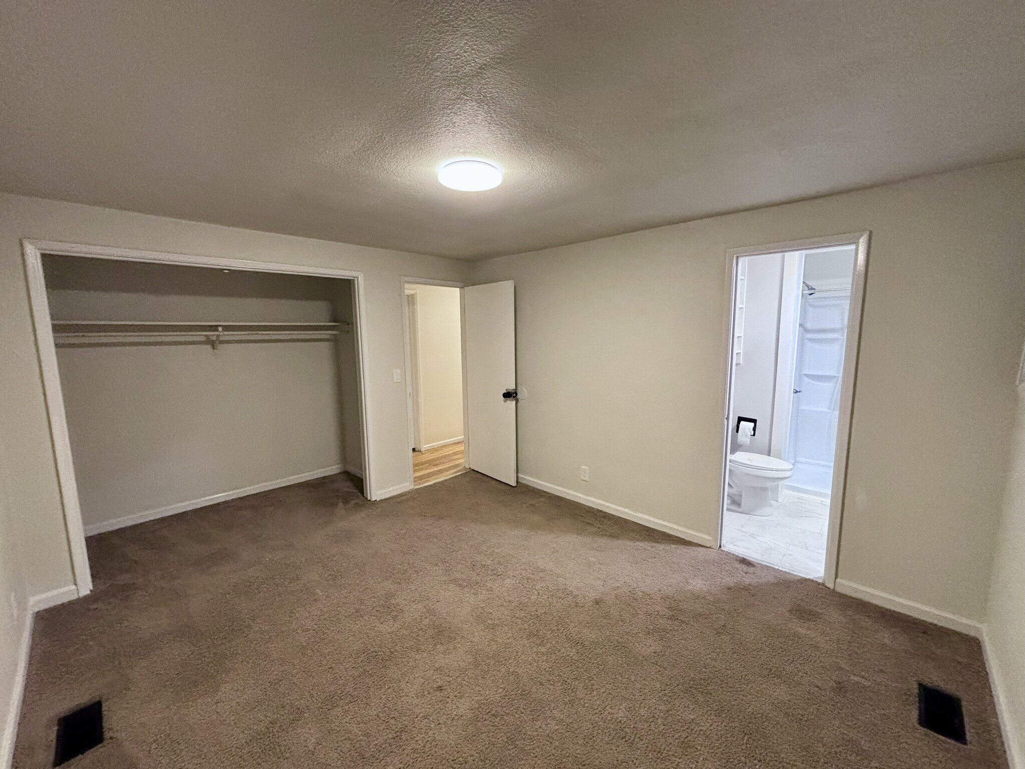 Building Photo - 1137 NW Dixon St