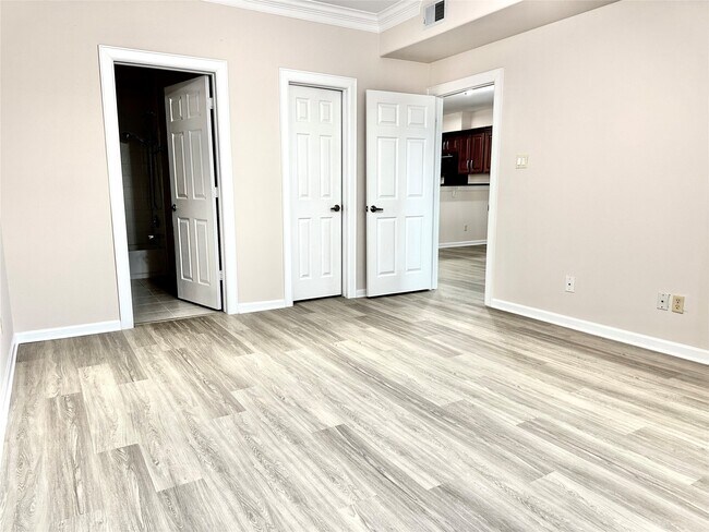 Building Photo - 6633 W Sam Houston Pkwy S