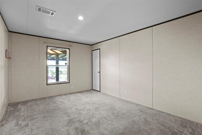 Building Photo - 111 Little Lp