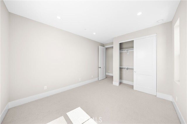 Building Photo - 130 Mossvine