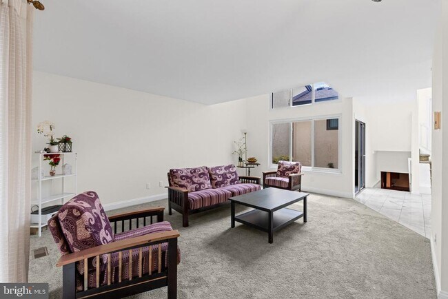 Building Photo - 130 Sayre Dr