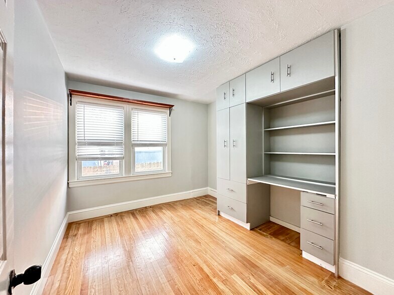Building Photo - 419 Maple Ave