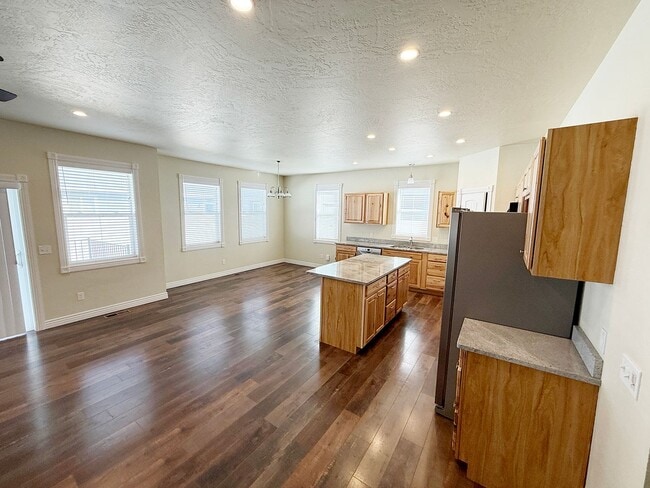 Building Photo - Sigle Family in East Valley
