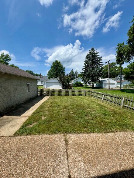 Building Photo - 2133 N 8th St