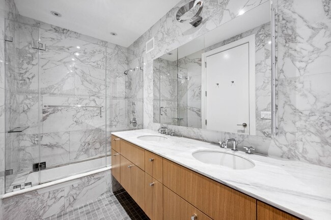 Building Photo - 1 Main St