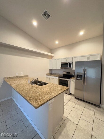 Building Photo - 3803 Chiquita Blvd S