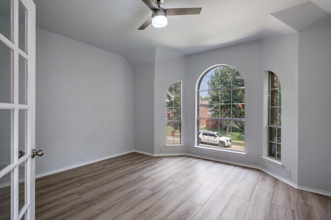 Building Photo - 2320 Cimmaron Dr