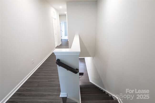 Building Photo - 526 Myrick Aly