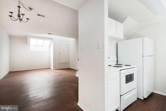 Building Photo - 2031 South St