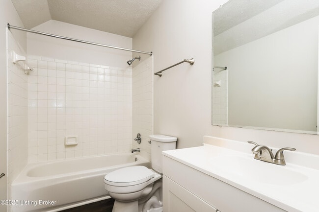 Building Photo - 3324 Rainview Cir