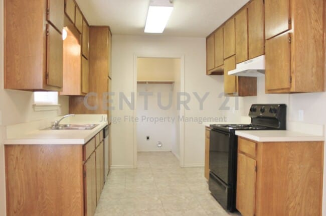 Building Photo - Adorable 2/1 Duplex in Weatherford For Rent!