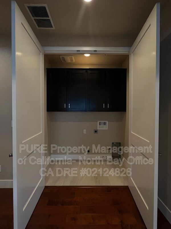 Building Photo - 3681 Hemlock St