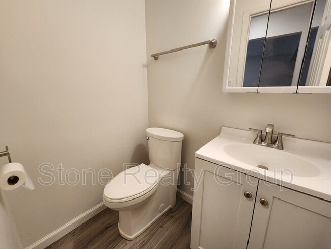 Building Photo - 368 White Oak Ln
