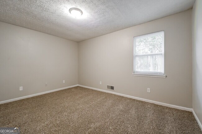 Building Photo - 2815 Fox Hall Ln N