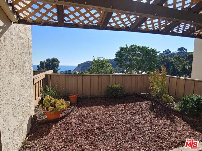 Building Photo - 23918 De Ville Way