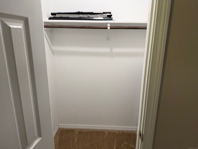 Building Photo - 239 Old Farms Rd