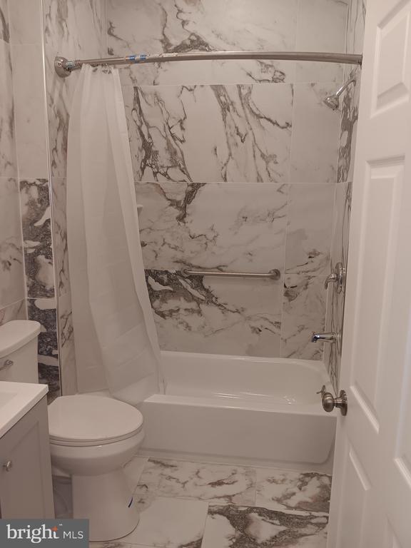 Building Photo - 1939 N Myrtlewood St