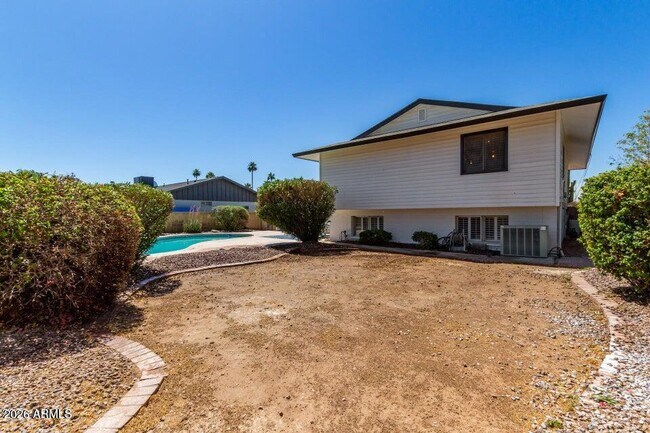 Building Photo - 1628 E Hermosa Dr