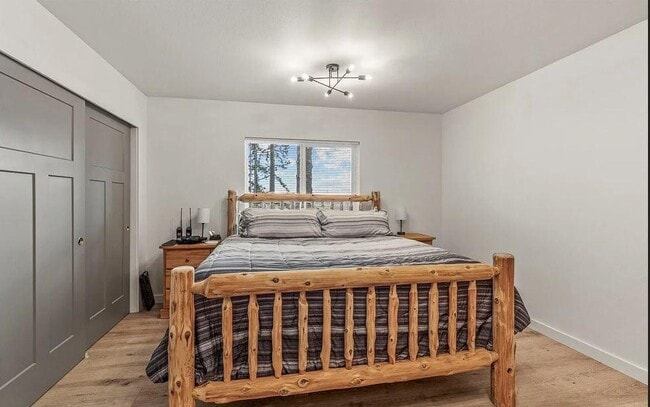 Building Photo - 572 Columbia St