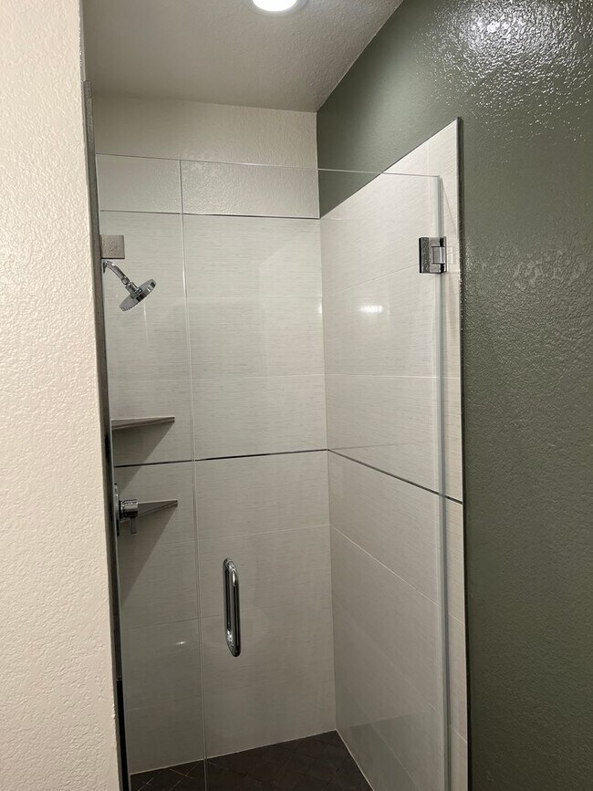 Building Photo - Modern Living Steps from Downtown Mountain View Shopping & Dining!