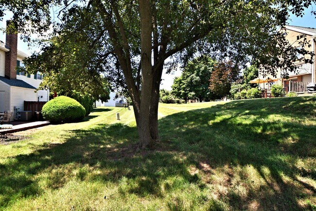 Building Photo - 615 Piedmont Ct