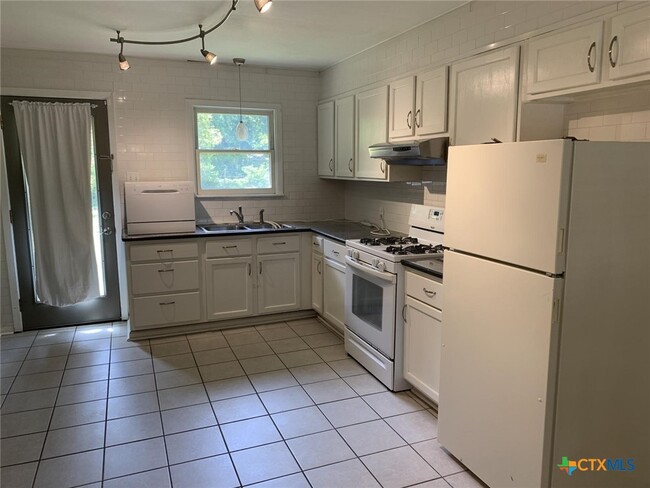 Building Photo - 1401 S 47th St