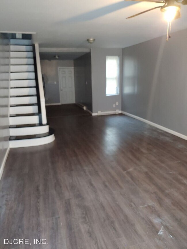 Building Photo - 2 br, 1 bath House - 847 E Hilton Street